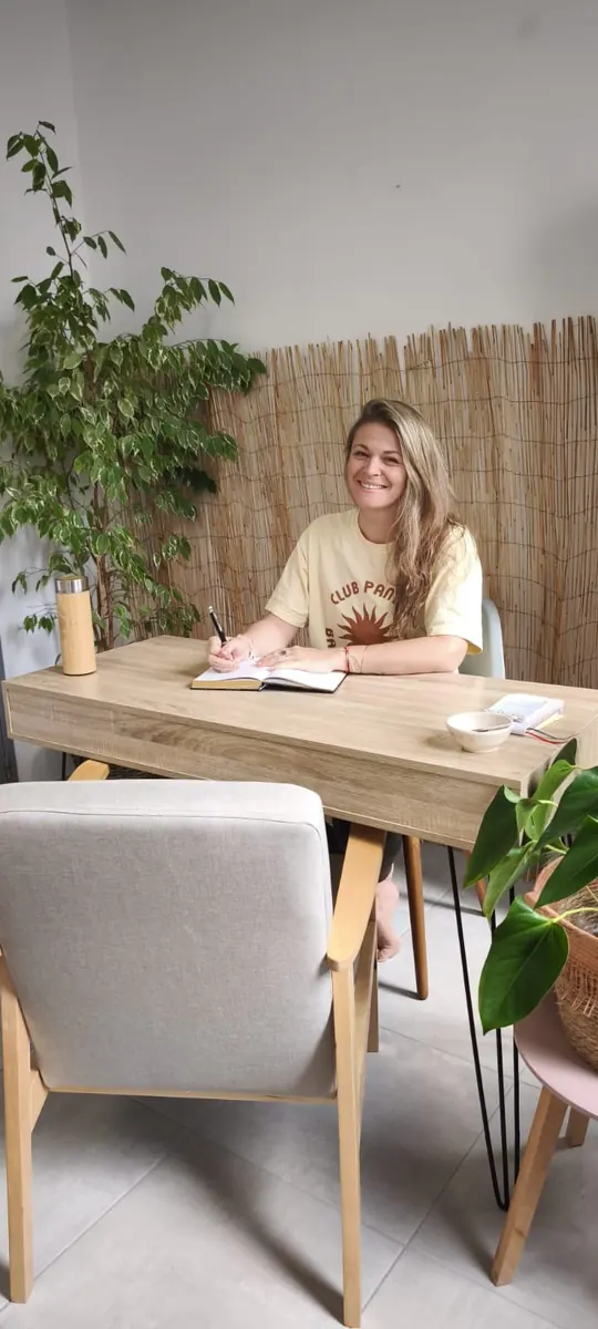 Sandy Perez prenant des notes lors d'un bilan de vitalité